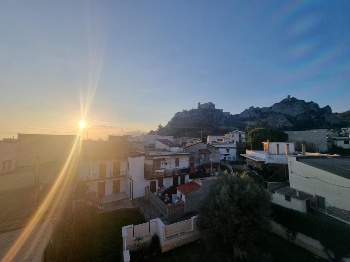 B&B E Casa Vacanza Al Castello Рочела Йоника Екстериор снимка