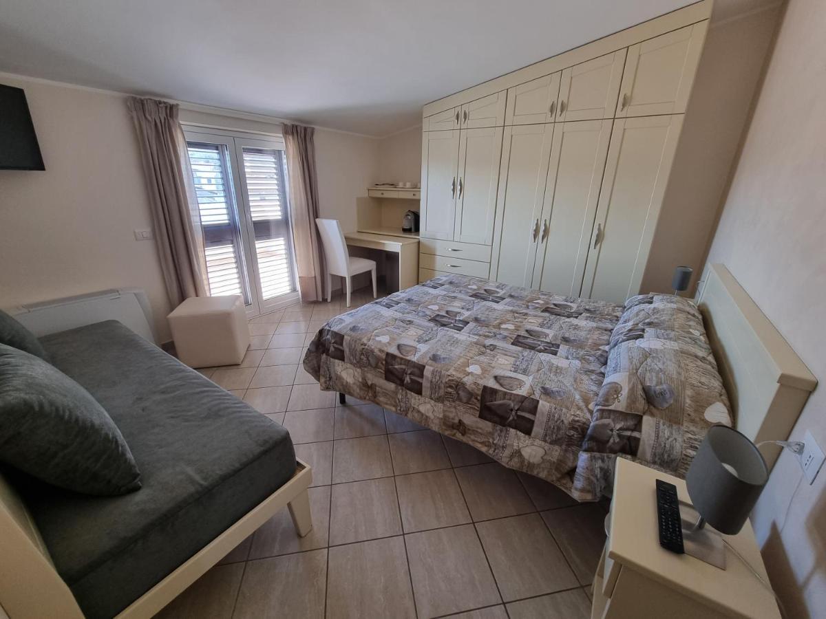 B&B E Casa Vacanza Al Castello Рочела Йоника Екстериор снимка