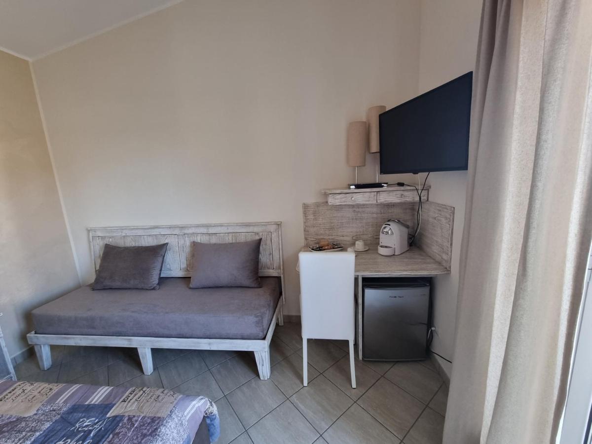 B&B E Casa Vacanza Al Castello Рочела Йоника Екстериор снимка