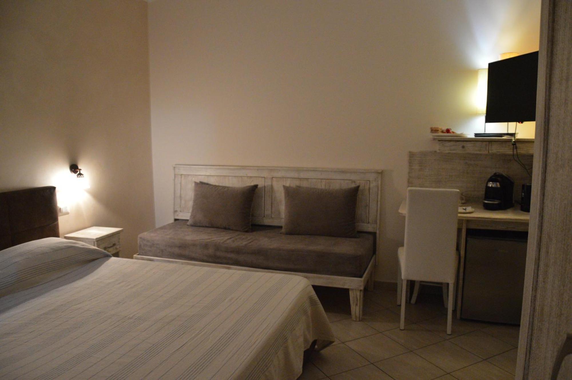 B&B E Casa Vacanza Al Castello Рочела Йоника Екстериор снимка