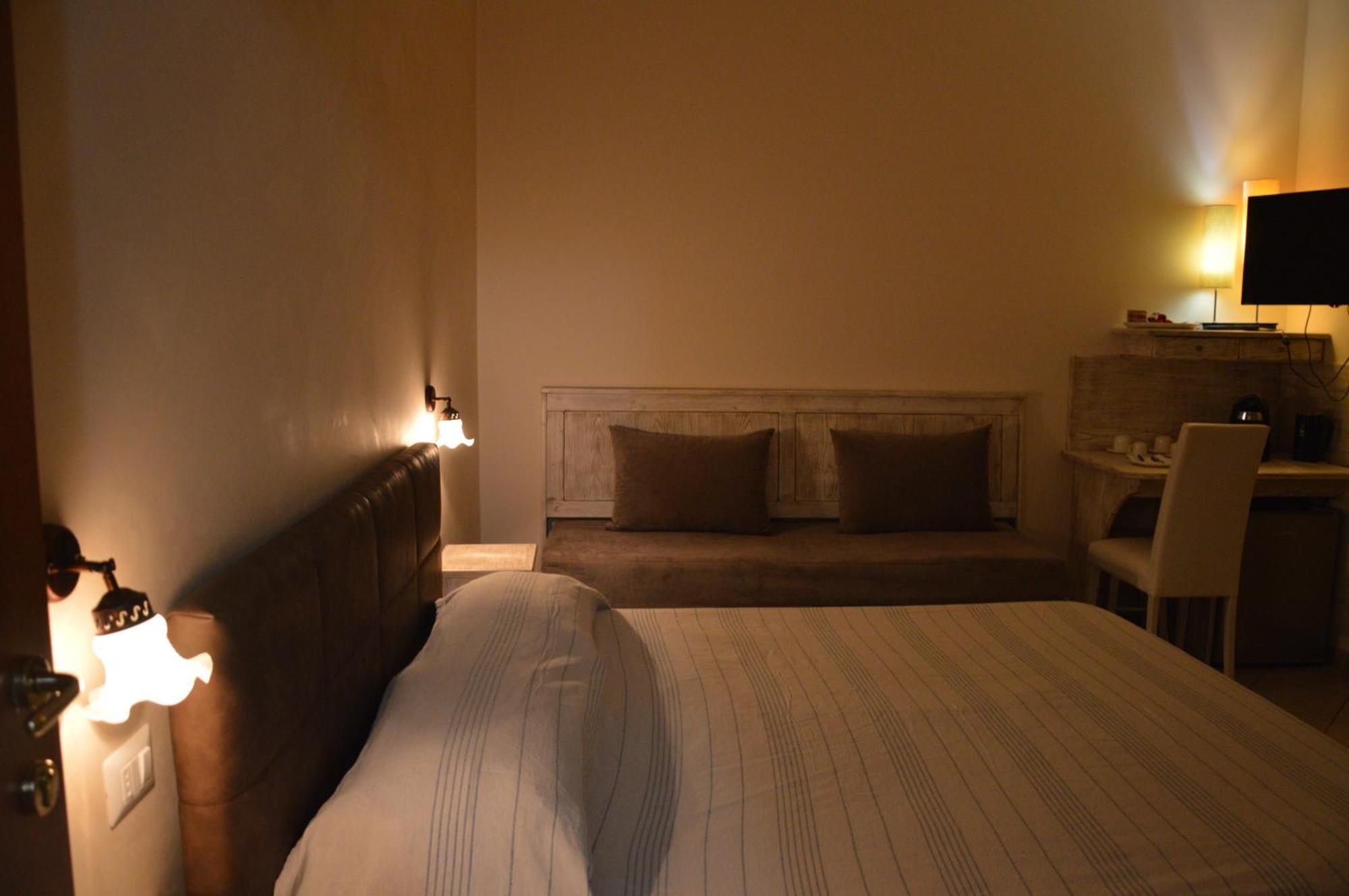 B&B E Casa Vacanza Al Castello Рочела Йоника Екстериор снимка