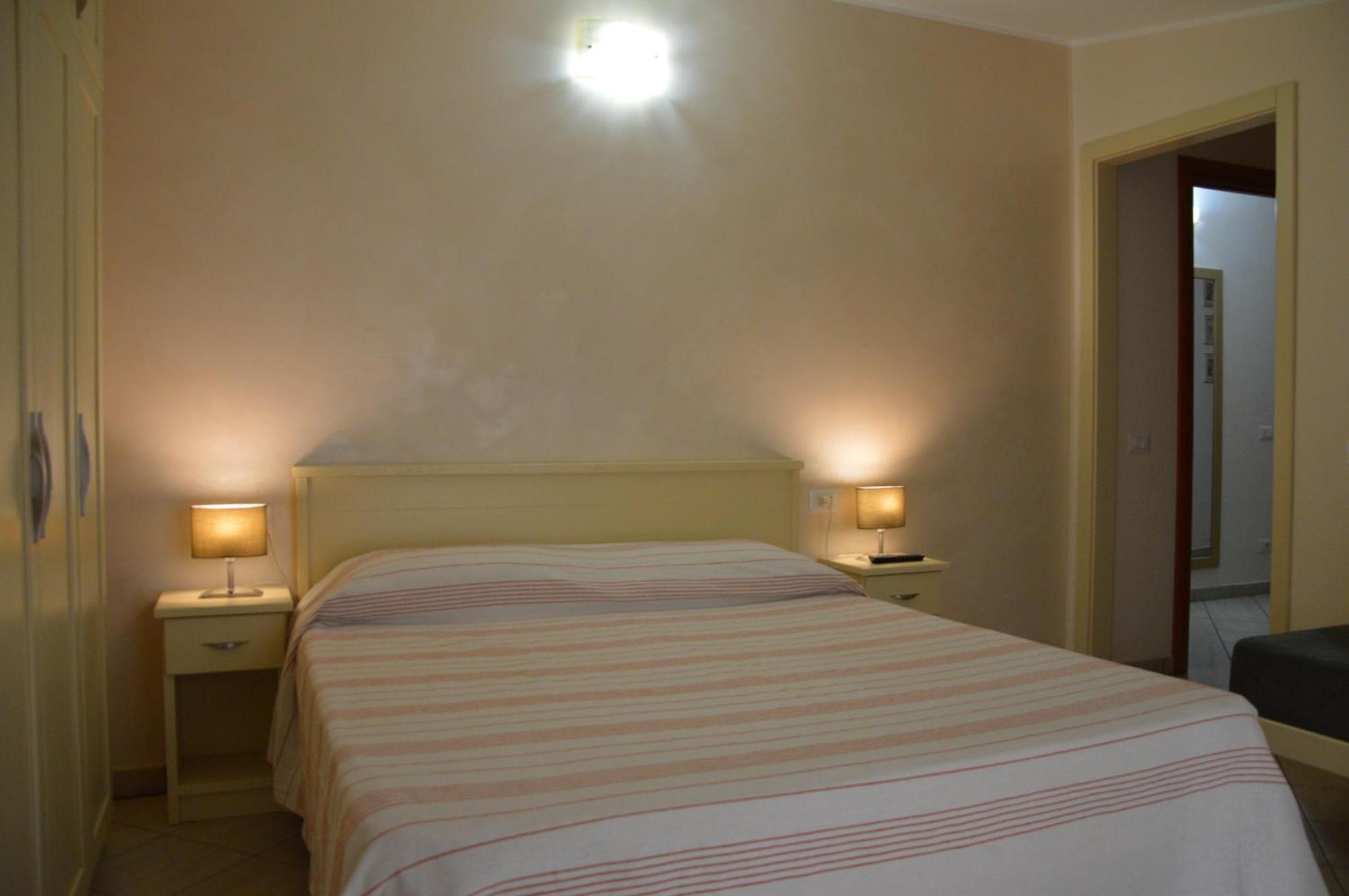 B&B E Casa Vacanza Al Castello Рочела Йоника Екстериор снимка
