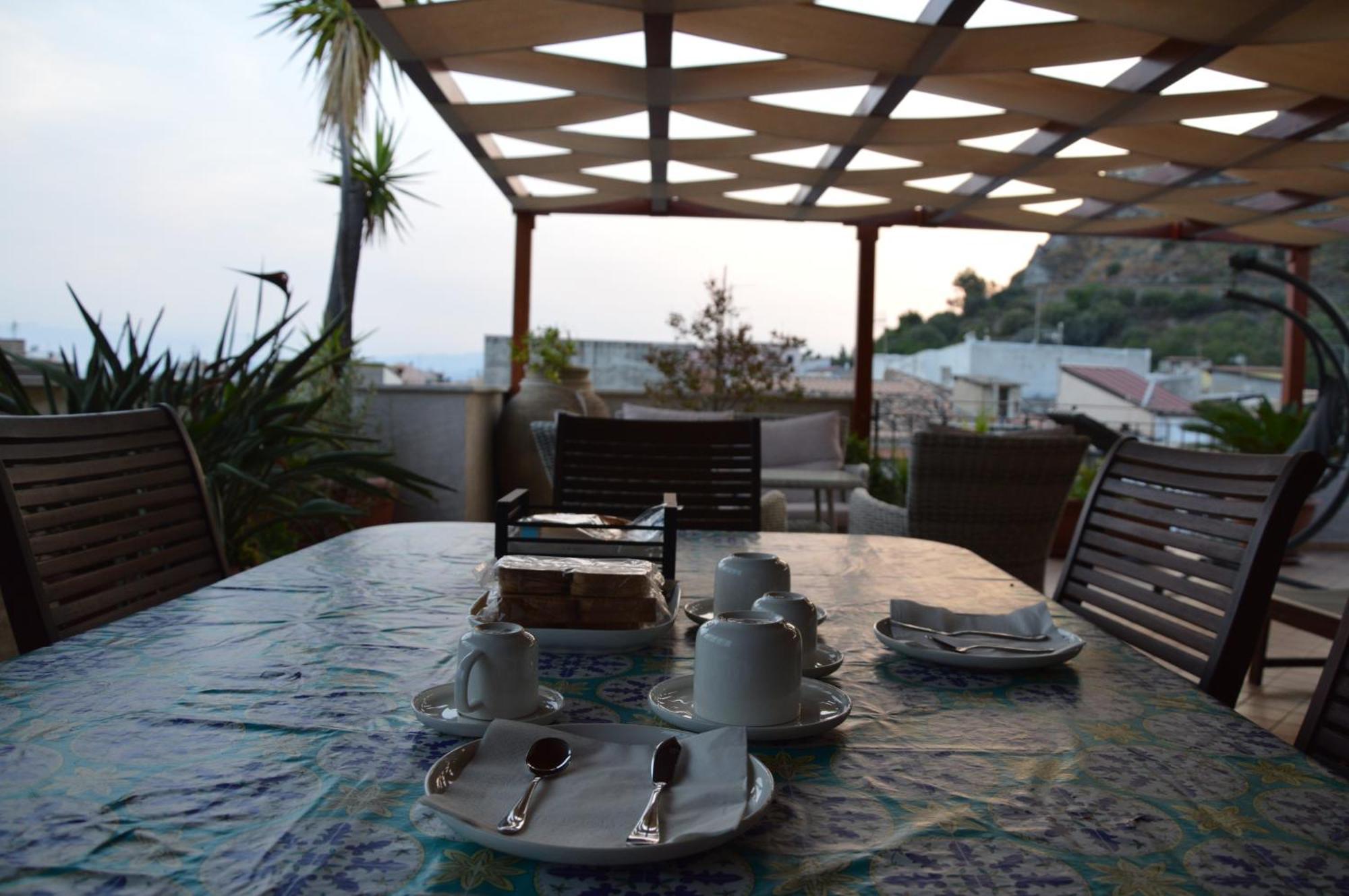 B&B E Casa Vacanza Al Castello Рочела Йоника Екстериор снимка