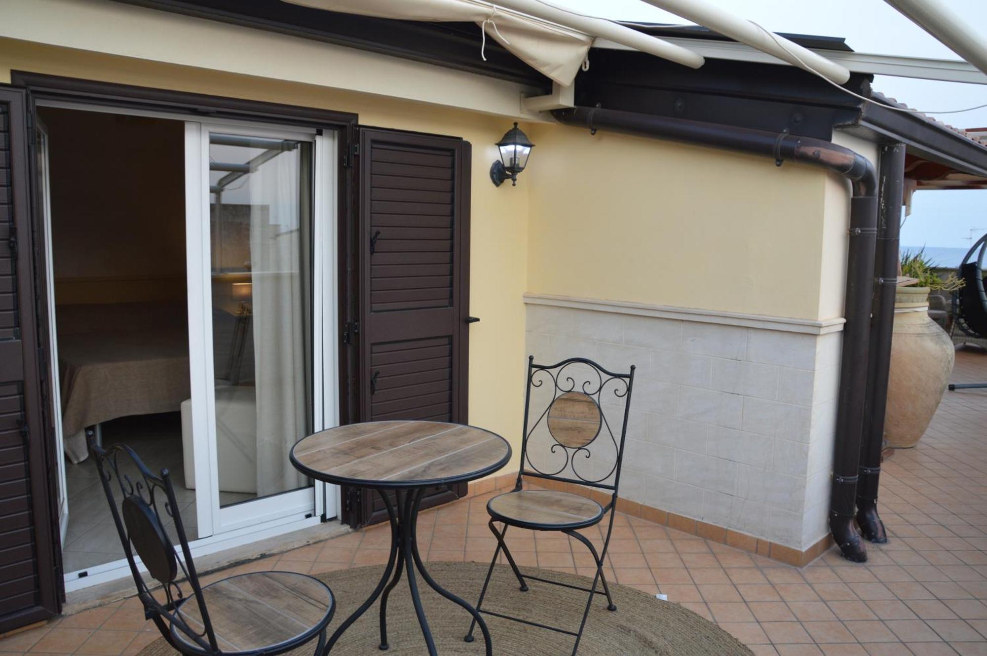 B&B E Casa Vacanza Al Castello Рочела Йоника Екстериор снимка