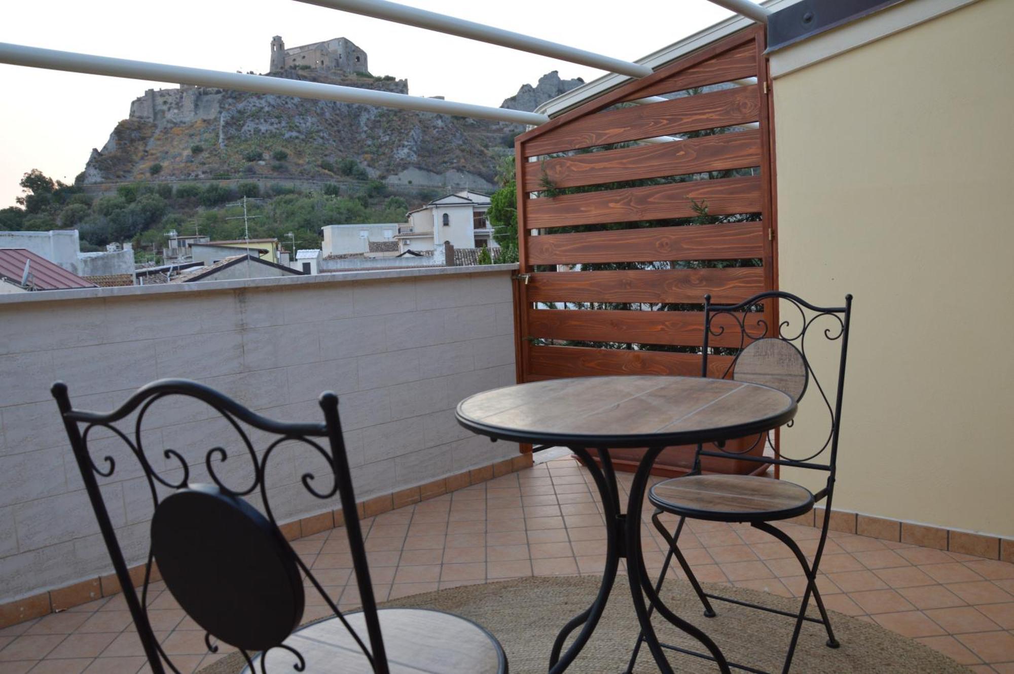 B&B E Casa Vacanza Al Castello Рочела Йоника Екстериор снимка