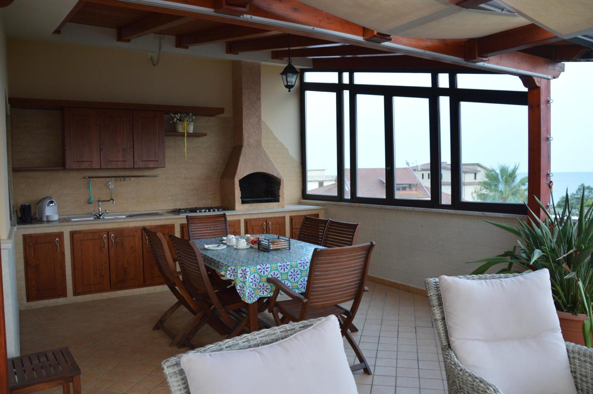 B&B E Casa Vacanza Al Castello Рочела Йоника Екстериор снимка