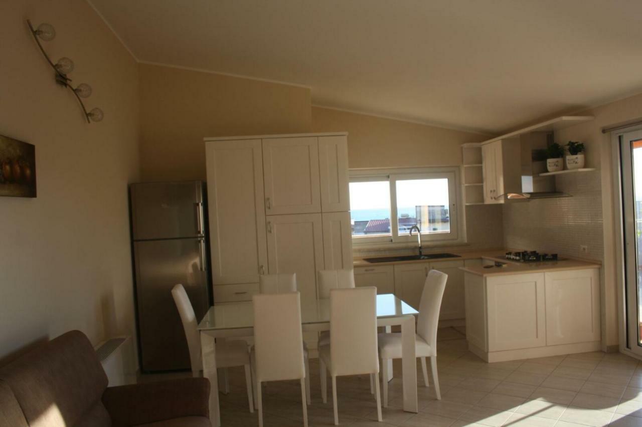 B&B E Casa Vacanza Al Castello Рочела Йоника Екстериор снимка