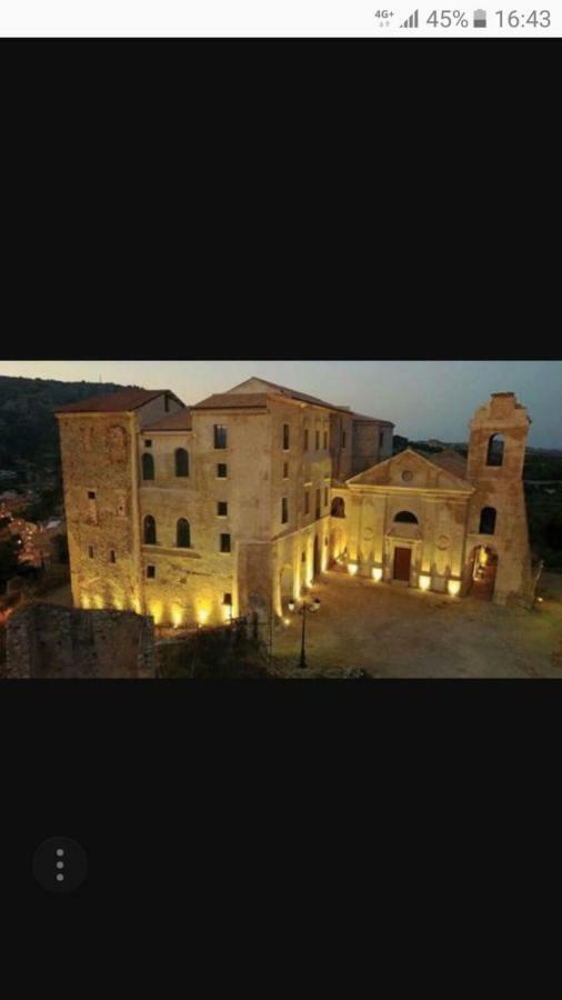 B&B E Casa Vacanza Al Castello Рочела Йоника Екстериор снимка
