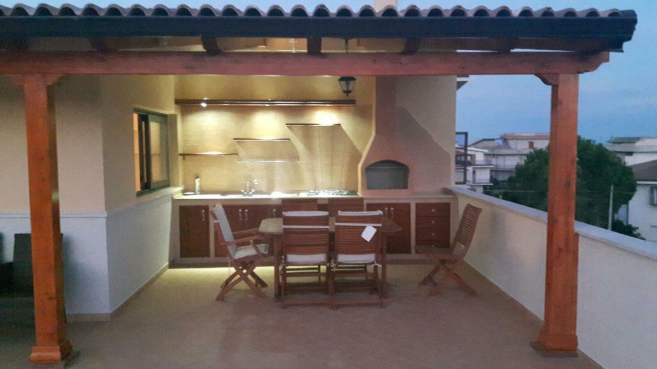 B&B E Casa Vacanza Al Castello Рочела Йоника Екстериор снимка