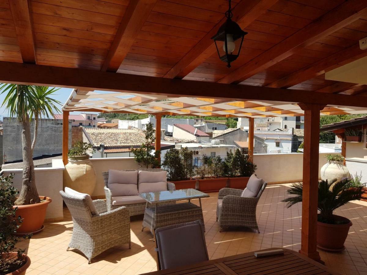 B&B E Casa Vacanza Al Castello Рочела Йоника Екстериор снимка